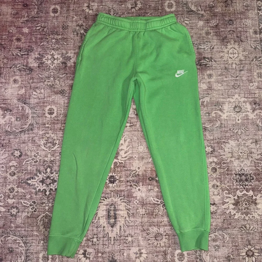Nike Sportswear Club Fleece Joggers Green BV2671-362 Mens Small